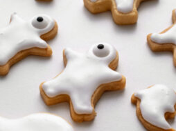 Halloween ghost cookies idea