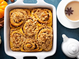Pumpkin Crumble Cinnamon Rolls