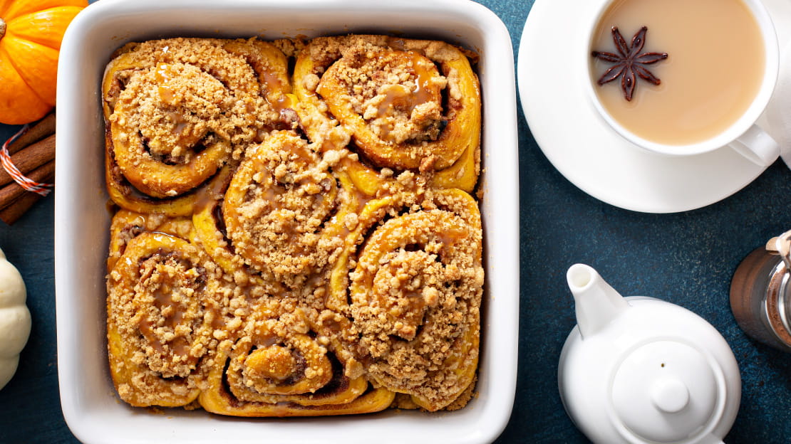 Pumpkin Crumble Cinnamon Rolls