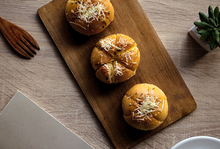 Korean Cream Cheese Garlic Bread