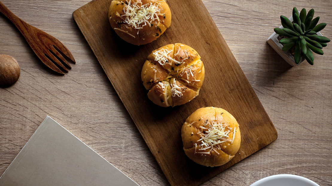 Korean Cream Cheese Garlic Bread