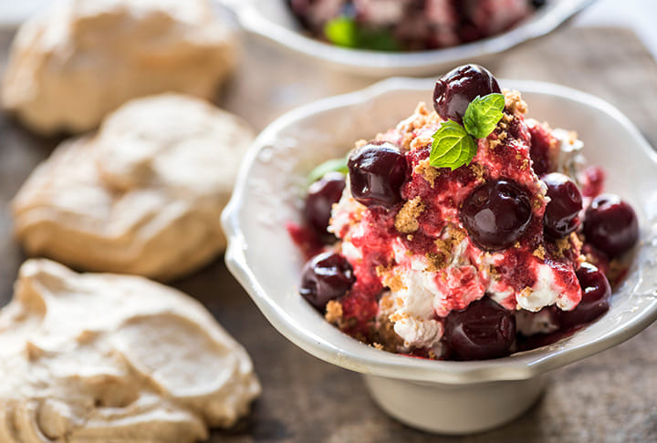 Meringue Pavlova Dessert